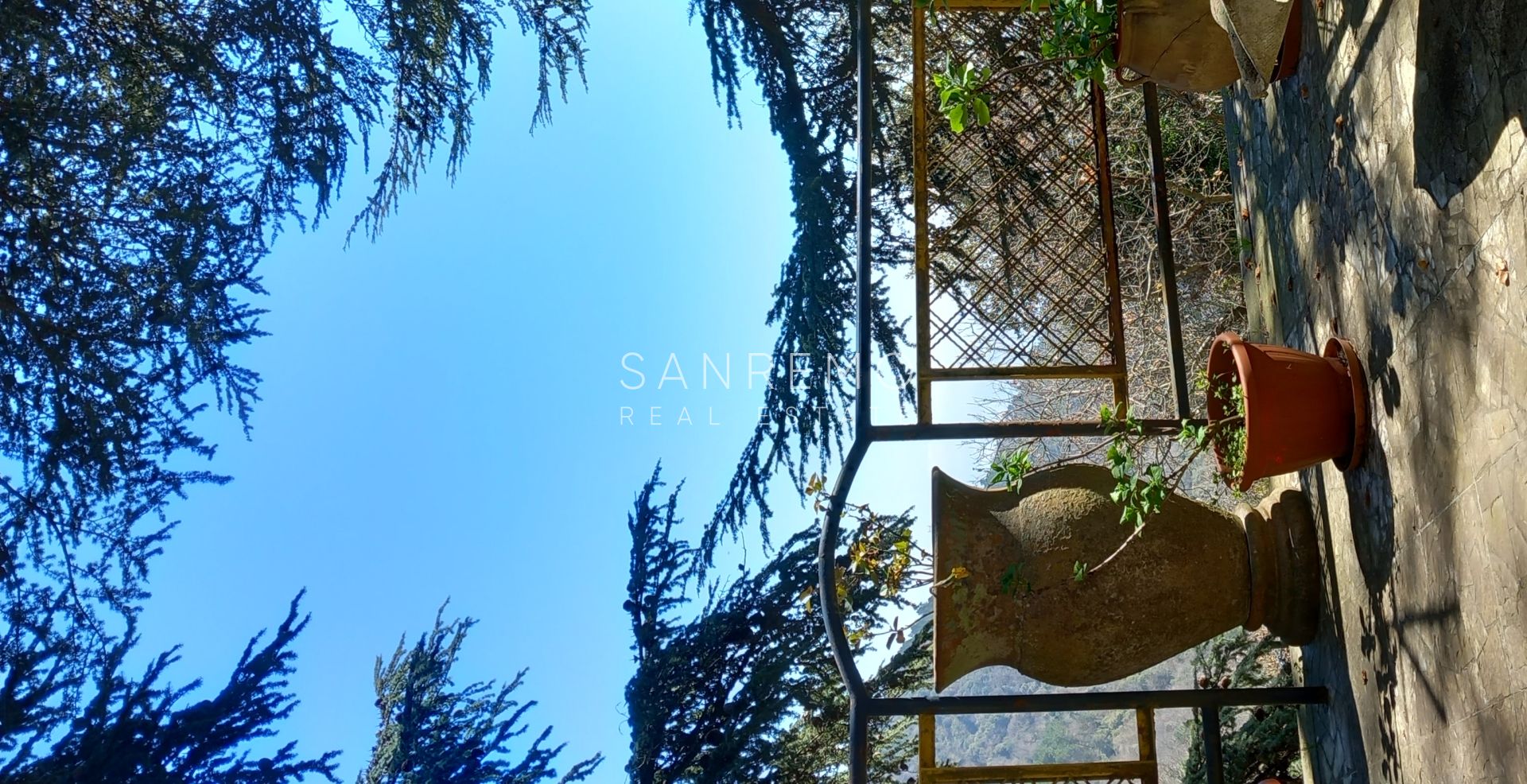 Двухуровневая вилла с панорамным видом на Санремо